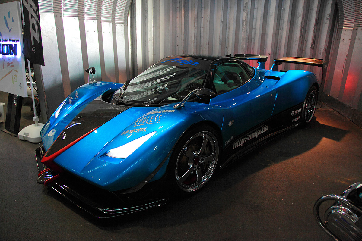 旧車やスーパーカーと来場者で賑わうAUTO LEGEND 2015の会場